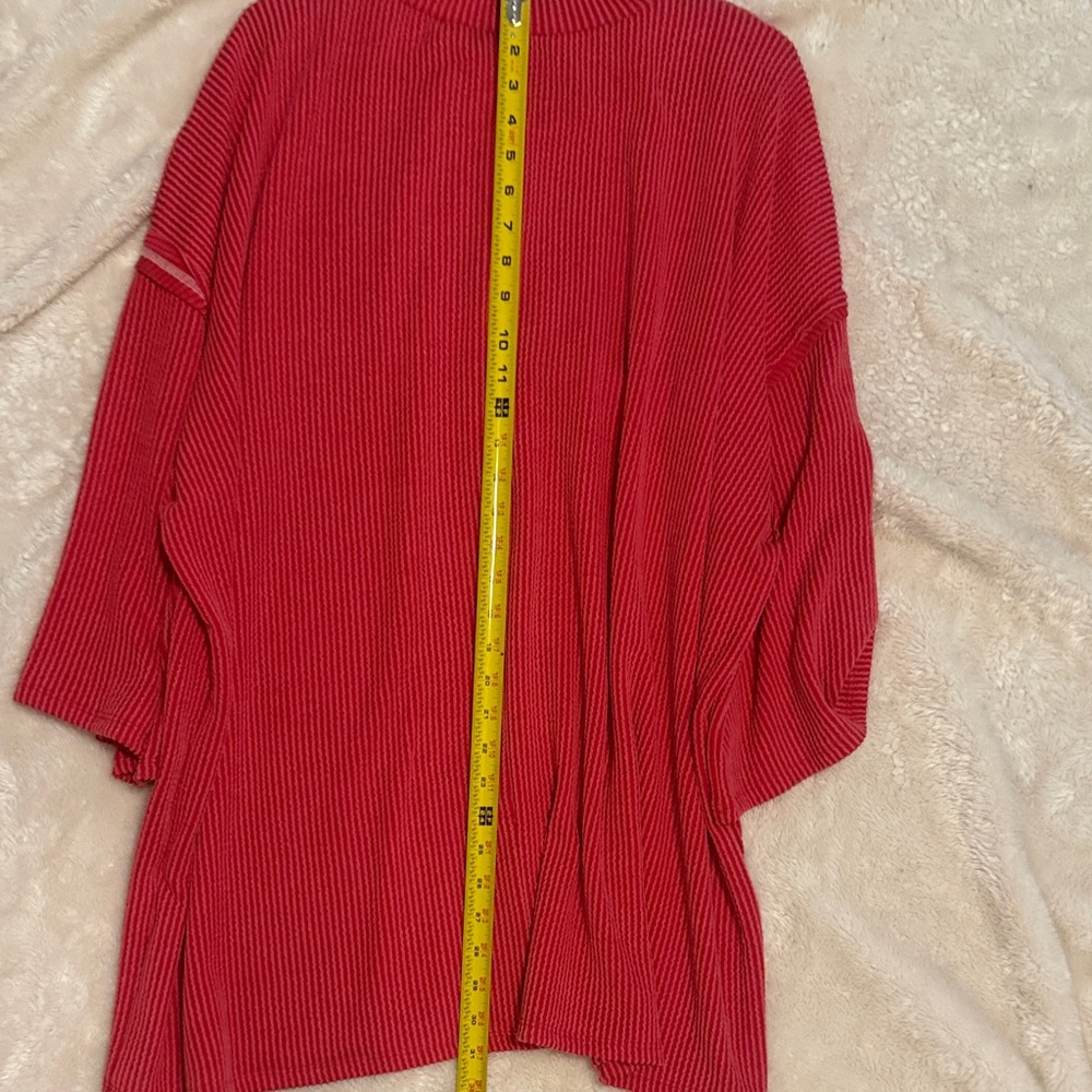 Chic Red Women's Ribbed Tunic Top - Picture 5 of 6